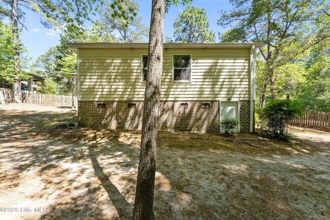 Building Photo - 24 Spring Lake Dr