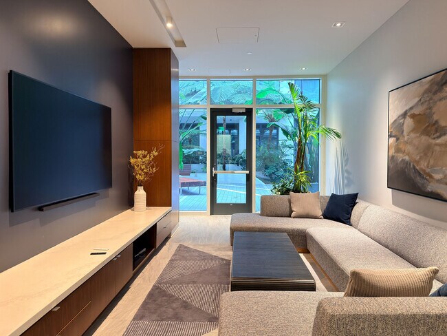 Building Photo - 1688 Pine St