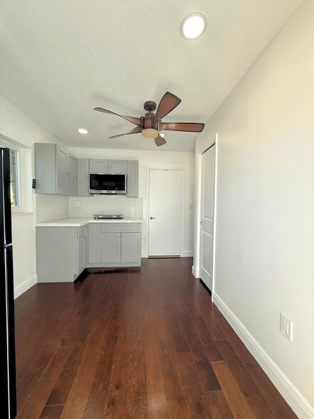 Building Photo - 13901 SW 92nd Ave