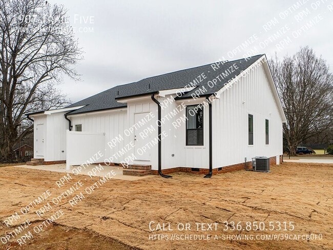 Building Photo - 1907 Trail Five