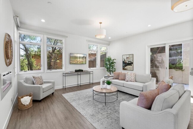 Building Photo - Modern Claremont Hills Home with Spectacular Tiered Yard