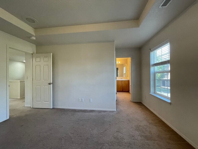 Building Photo - Hillsboro 3Bedroom 2.5 Bath + Den ~ Includes Washer & Dryer and Garage ~ Orenco Gardens Neighborh...