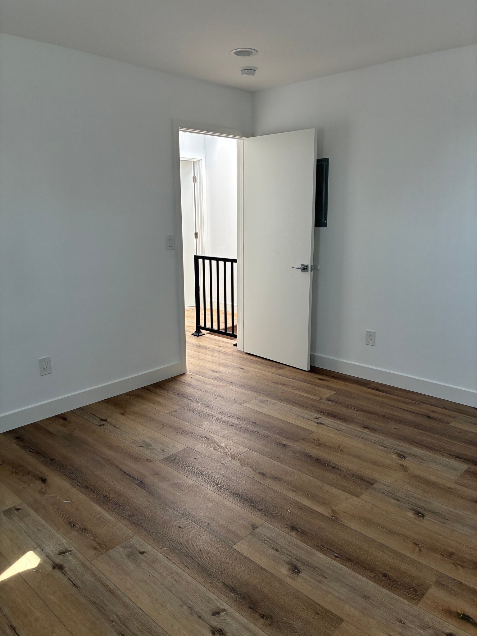 Building Photo - 449 W 74th St