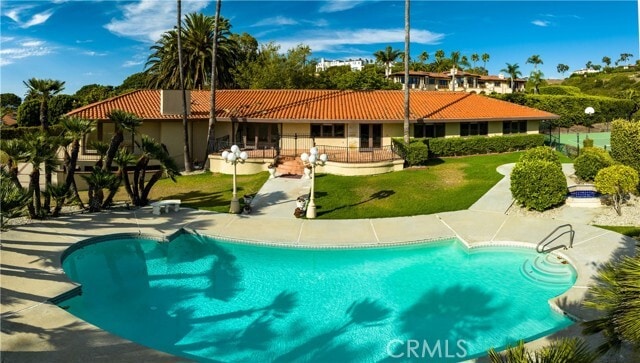 Building Photo - 984 La Cresta Pl