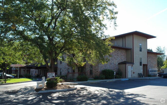Primary Photo - Oakhaven