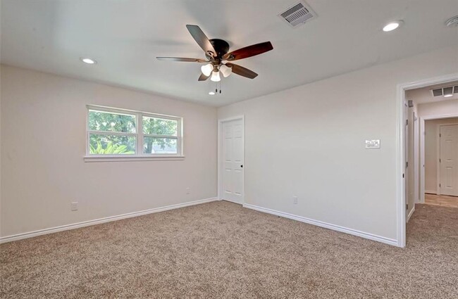 Building Photo - 7614 Barberton Dr