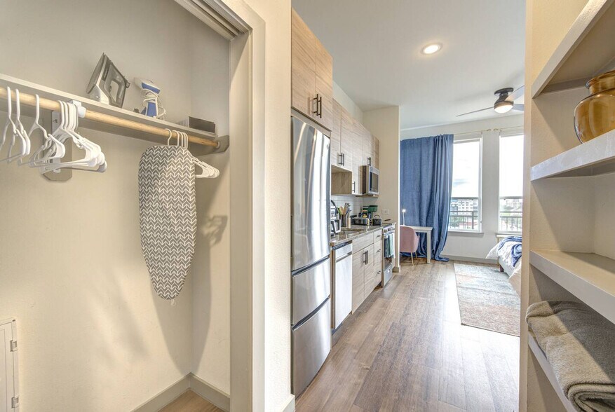 Building Photo - 1111 Shepherd Dr