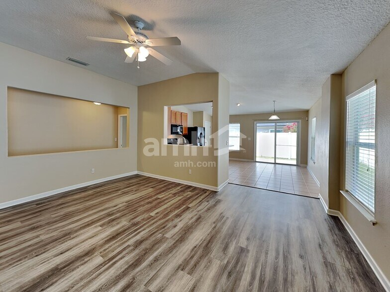 Building Photo - 421 Monet Ave