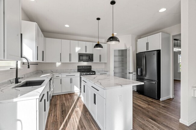Building Photo - Charming 4-Bedroom Home in Prime St. Charl...