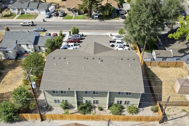 Building Photo - Move-In Ready 3BR Furnished Apartment Near ISU