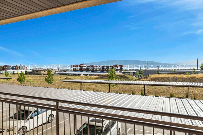 Building Photo - 1080 W 965 N