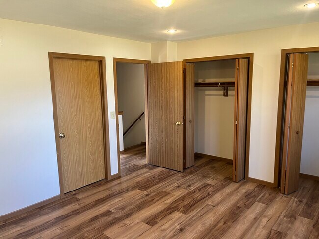 Master bedroom - 581 Evans Dr