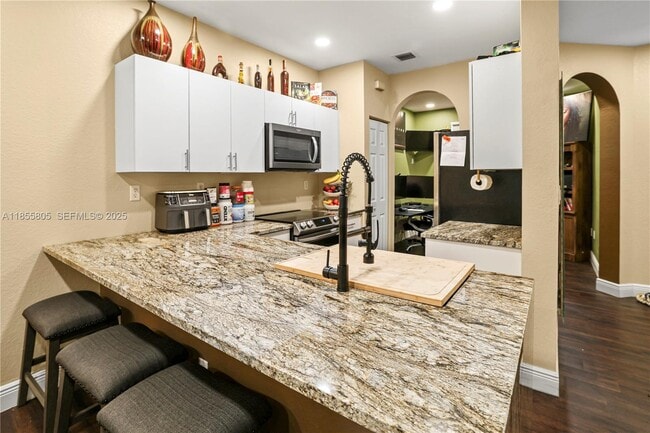 Building Photo - 6037 SW 19th St