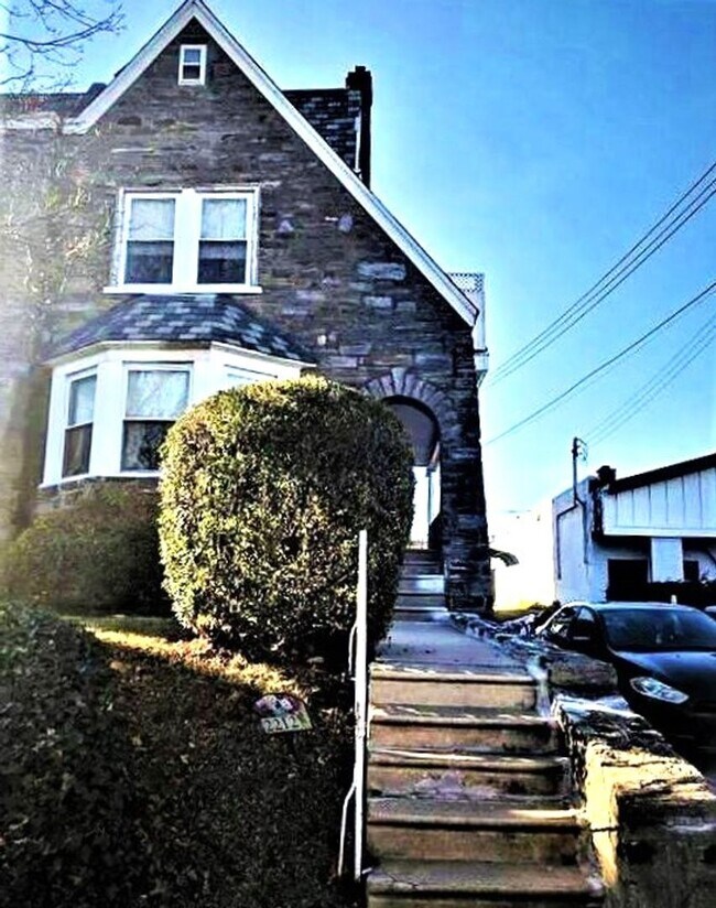 Building Photo - 2212 Rhawn St