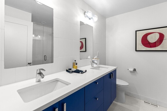 Building Photo - 4 bedroom 3 bath Mercer Island