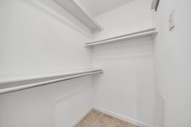 Building Photo - 15126 Trailside Dr