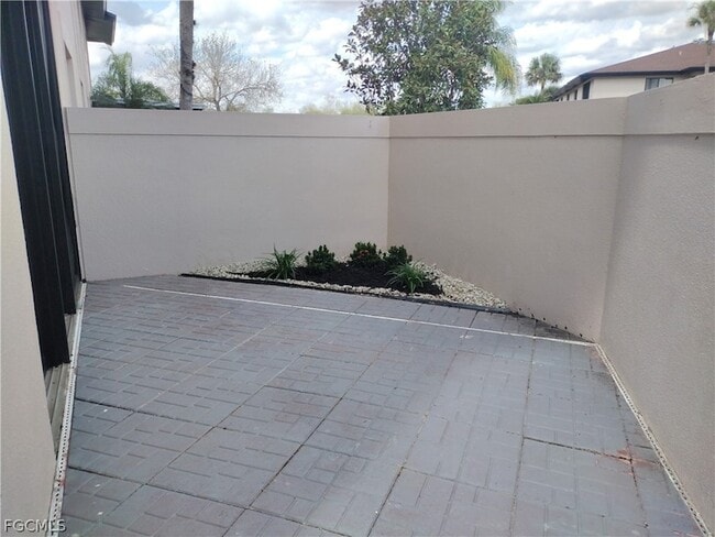 Building Photo - 1069 Villa Dr