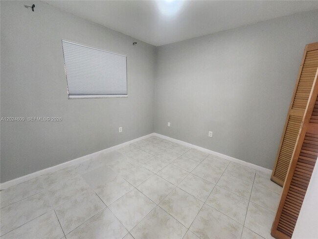 Building Photo - 5350 W 21st Ct