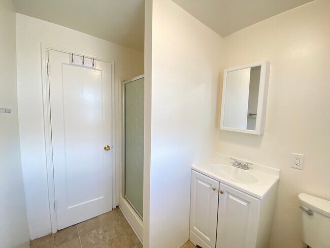 Building Photo - Charming Upstairs 1-Bedroom – Just Steps A...