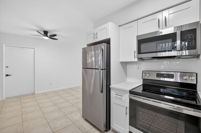 Building Photo - 1821 Middle River Dr