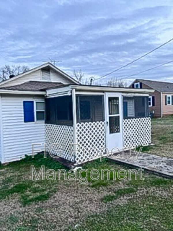 Building Photo - 444 Louisville Road