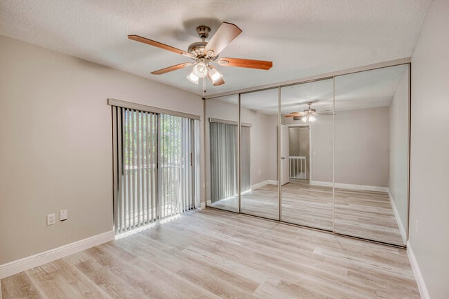 Building Photo - 1221 12th Ln