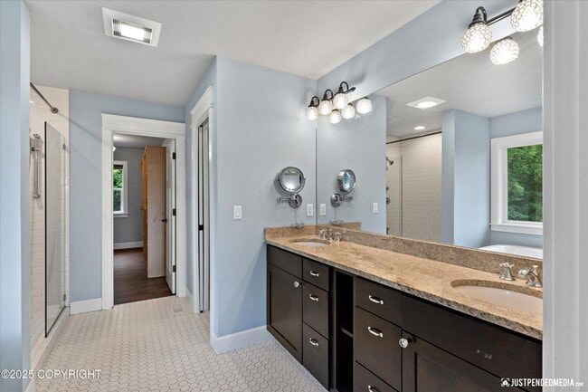 Building Photo - 5026 Heritage Heights Dr