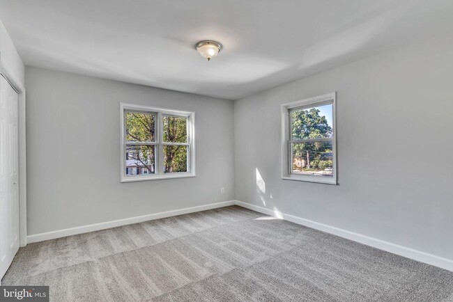 Building Photo - 5809 Fifer Dr
