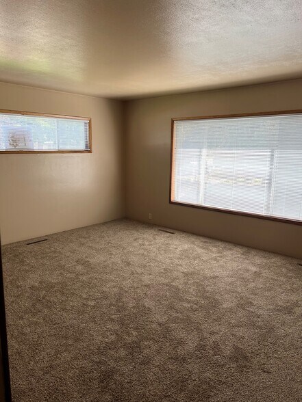 Living Room - 317 N Elliott St