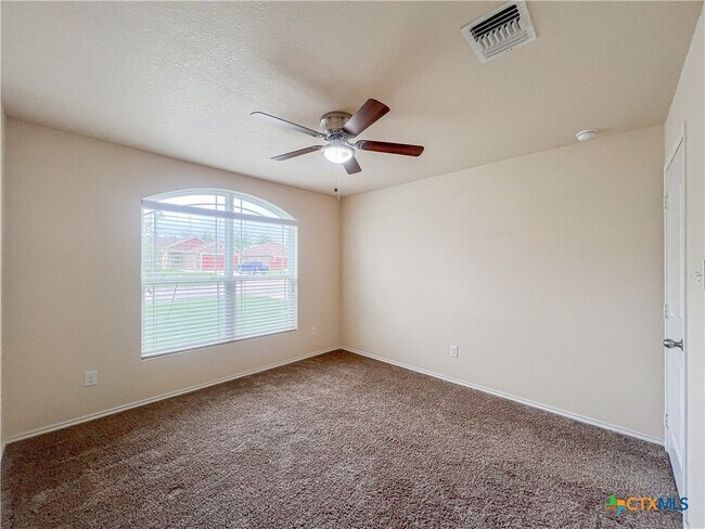 Building Photo - 724 Liberty Valley Dr