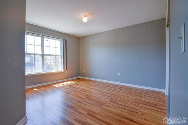 Building Photo - 334 Moonlight Dr