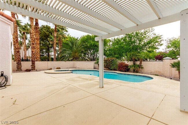 Building Photo - 2412 Shady Vista Dr