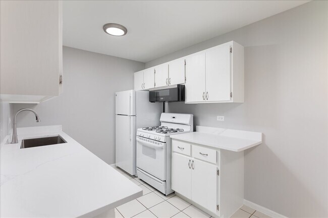 Building Photo - 5740 East Ave