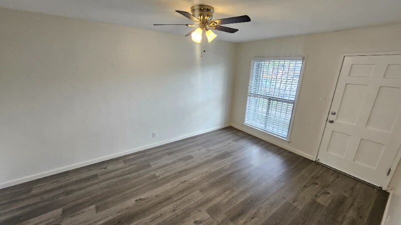 Building Photo - 1120 E Fairview Blvd