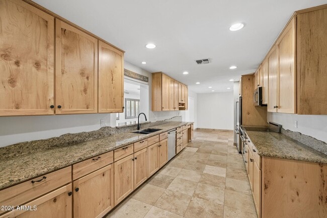 Building Photo - 6332 E Earll Dr