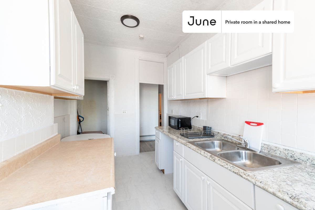 Building Photo - Room in Shared 4 bed/1 bath home in Allston