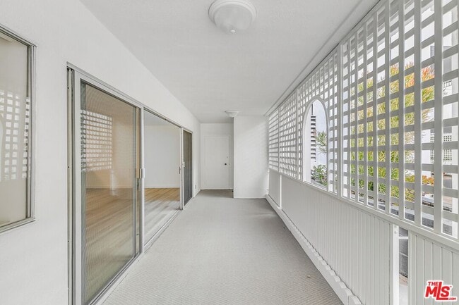 Building Photo - 825 S Gretna Green Way