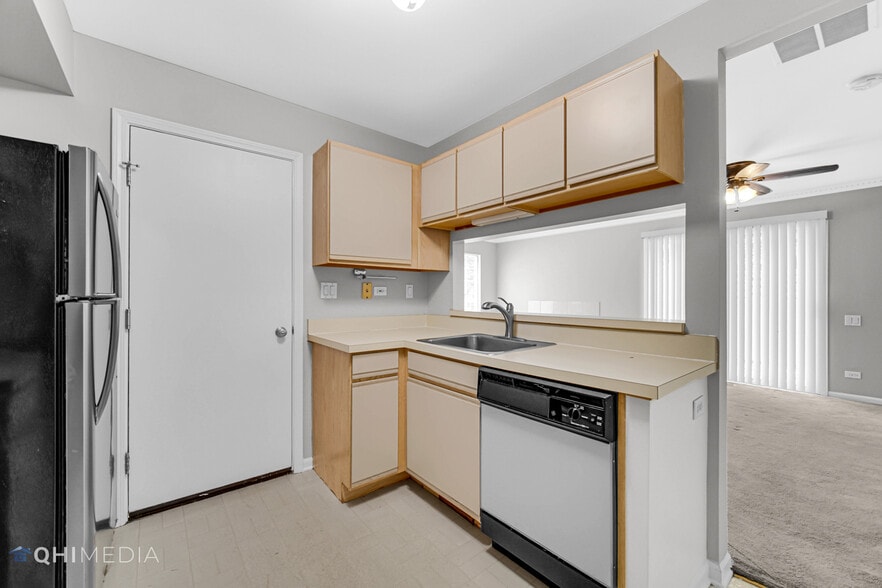 Building Photo - 425 Monmouth Ct