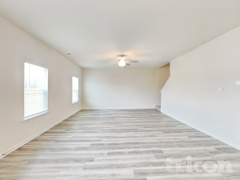 Building Photo - 244 Oliver Dr