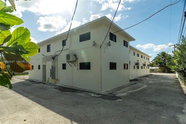 Building Photo - 4037 SW 65th Ave