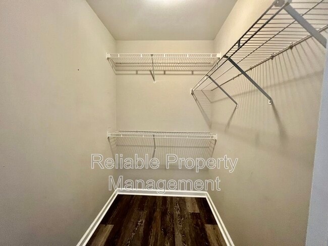 Building Photo - 2829 Bennington Dr