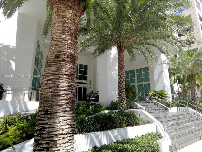 Primary Photo - 950 Brickell Bay Dr