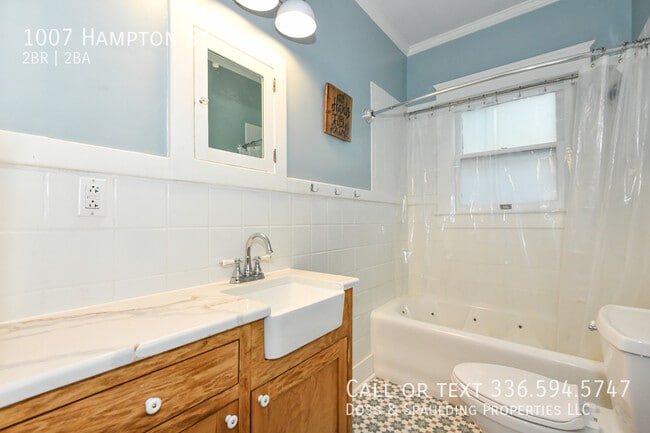 Building Photo - 1007 Hampton St