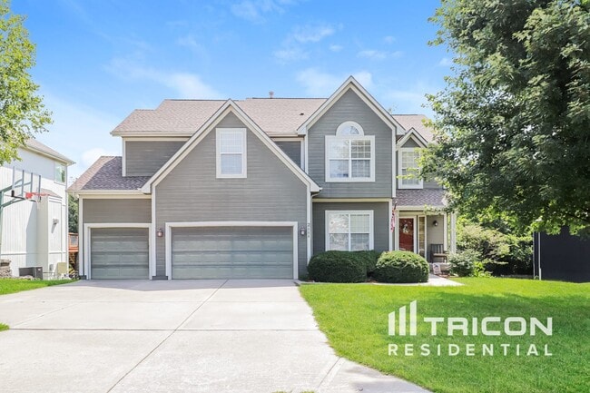 Primary Photo - 2111 SW Feather Ridge Rd