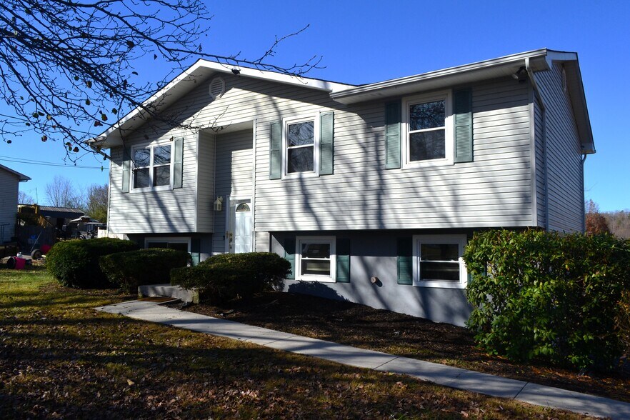 Primary Photo - 728 Pleasant Valley Rd