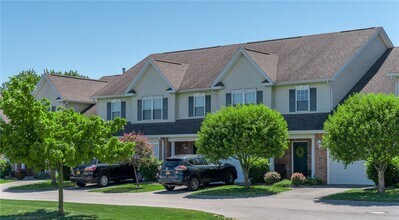 Building Photo - 749 Royal Sunset Dr