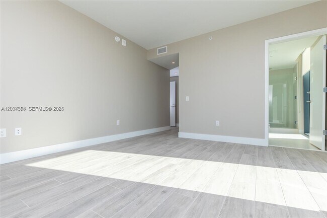 Building Photo - 501 NE 31st St