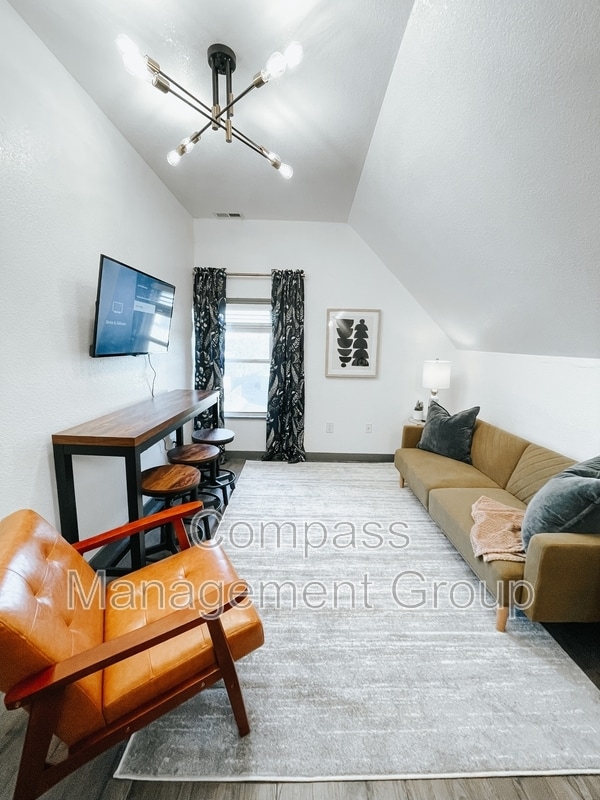 Building Photo - 813 Hall of Fame Dr