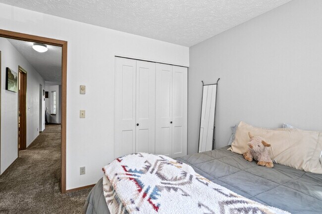 Building Photo - The epitome of carefree condo life is righ...