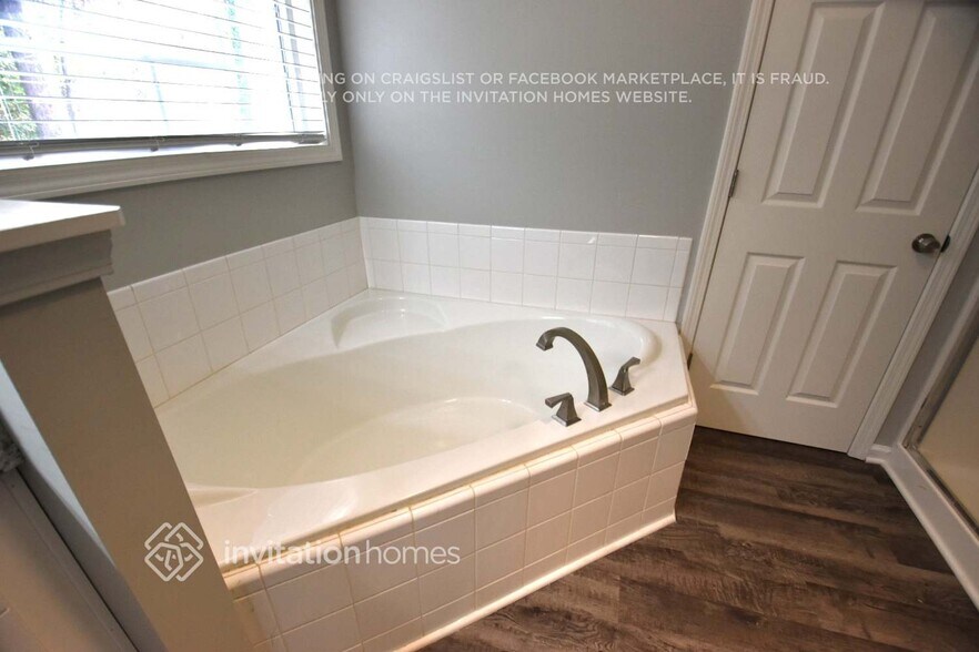 Building Photo - 2039 Ridgestone Landing SW